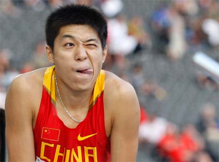 Le Chinois Li Yangxi se concentre sur sa course d'élan au triple saut. Il a fini sixième avec 17,23 m, à 13 cm du podium.(Photo: Reuters)
