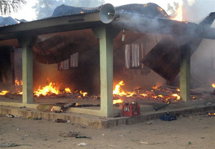 Le repère de la secte des Boko Haram à Maiduguri a été incendié par les forces armées nigérianes.(Photo : AFP)