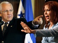 Le président <em>de facto</em> du Honduras Roberto Micheletti (g) et la présidente argentine Cristina Kirchner.(Photos : Reuters / Montage : RFI)
