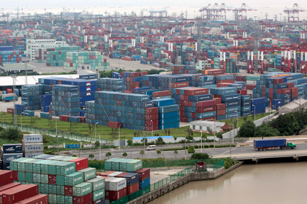 Vue générale d’un port à conteneurs à Shanghai (Chine), le 11&nbsp;août 2009.(Photo : Reuters)