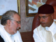 Seïf al-Islam, l’un des fils du colonel Kadhafi&nbsp;(d), en conversation avec Abdelbaset Ali al-Megrahi, à son arrivée à Tripoli, le 21&nbsp;août 2009.(Photo : AFP)