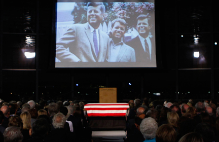 Dernier hommage rendu au sénateur Ted Kennedy, à la bibliothèque John F. Kennedy à Boston, Massachusetts le 28&nbsp;août 2009.(Photo : Reuters)