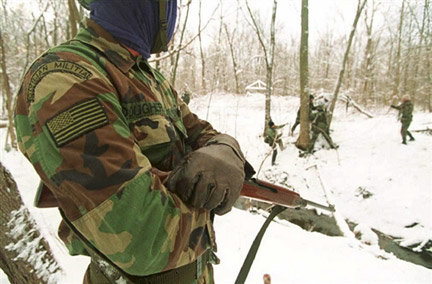 Des miliciens américains extrémistes s'entraînant dans le Nord du Michigan.(Photo : AFP)
