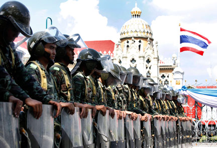 Le gouvernement thaïlandais avait prévu un dispositif de sécurité important pour faire face aux éventuels débordements des manifestations à Bangkok mais également au temple de Preah Vihear à la frontière cambodgienne, le 19 septembre 2009.(Photo : Sukree Sukplang/Reuters)