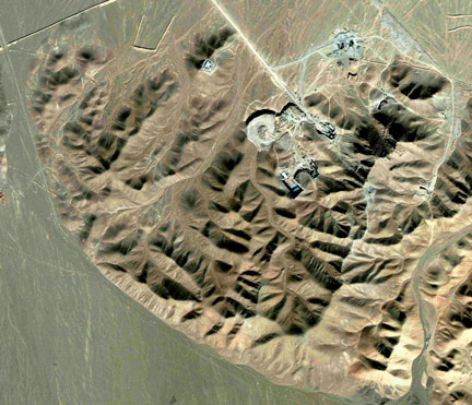 Photo satellite du 25 septembre 2009, du deuxième site iranien d'enrichissement de l'uranium près de la ville de Qom révélé par Téhéran à l'AIEA.(Photo : Reuters)