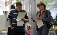 Electeurs dans un bureau de vote de Berlin, le 27 septembre 2009.(Photo : Kai Pfaffenbach/Reuters)
