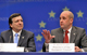 Le président de la Commission européenne Jose Manuel Barroso (G) et le Premier ministre suédois  Fredrik Reinfeldt (D), donnent une conférence de presse conjointe à la fin du sommet des chefs d'Etats européens de Bruxelles, le 17 septembre 2009.( Photo: Eric Vidal / Reuters )