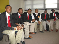 Les élèves du lycée Urban Prep, dans les quartiers sud de Chicago, en uniforme, en janvier 2009. Cet établissement est une «&nbsp;charter school&nbsp;» et bénéficie d’une large autonomie dans l’enseignement.(Photo : S. Biville / RFI)