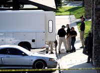 Les agents du FBI aux alentours de l'appartement du suspect Najibullah Zazi, dans le Colorado, le 16&nbsp;septembre 2009.(Photo : Reuters)