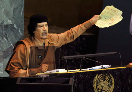 Le leader libyen Muammar Kadhafi lors du sommet des Nations unies, le 23 septembre 2009.<em>(Photo : Ray Stubblebine / Reuters)</em>