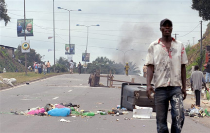 Les résultats des élections présidentielles ont provoqué des incidents à Libreville, le 3 septembre 2009.(Photo : Issouf Sanogo/AFP)