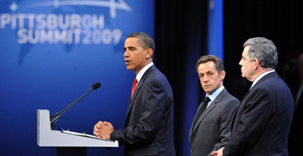 Barack Obama, Nicolas Sarkozy et Gordon Brown, à la tribune du G20 de Pittsburgh, le 25 septembre.(Photo : Eric Feferberg / AFP)
