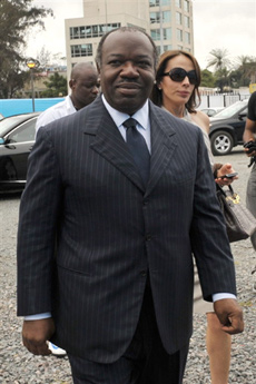 Ali Bongo accompagné de sa femme, Silvia, à Libreville, le 31 août 2009.(Photo : AFP)