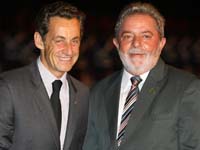 Le président français Nicolas Sarkozy en compagnie de son homologue brésilien Luis Inacio Lula da Silva (d) à Brasilia, le 6 septembre.(Photo : Roberto Jayme/Reuters)