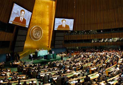 Le président chinois Hu Jintao s’exprime lors du sommet de l’ONU sur le climat, au siège des Nations Unis à New York, le 22 septembre 2009.(Photo : Shannon Stapleton / Reuters)