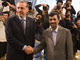 Le président iranien, Mahmoud Ahmadinejad (d), reçoit le Premier ministre turc Tayyip Erdogan, ce 27 octobre 2009.(Photo : REUTERS/Raheb Homavand)