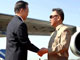 Le Premier ministre chinois Wen Jiabao (g) et le président nord-coréen Kim Jong-il à l'aéroport de Pyongyang, le 3 octobre 2009.(Photo: Reuters)