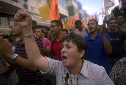 Des Palestiniens protestent à Ramallah contre le président de l'Autorité palestinienne, le 5 octobre 2009.(Photo: Reuters)