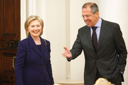 La secrétaire d'Etat américaine, Hillary Clinton, et le chef de la diplomatie russe, Sergueï Lavrov, le 13 octobre 2009.(Photo : Reuters)