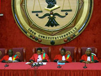 Les membres de la Cour constitutionnelle du Gabon.(Photo : Patrick Fort/AFP)