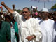 Le leader du PNDS (Parti nigérien pour la démocratie et le socialisme) Mohamed Bazoum (g) lors d'une manifestation de l'opposition à Niamey, le 17 octobre.(Photo : AFP)