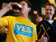 Les partisans du oui se réjouissent de la victoire, le 3 octobre 2009.(Photo : Reuters)
