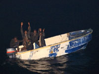 Une image des pirates somaliens qui avaient attaqué le navire militaire français <em>La Somme</em>, le 7 octobre dernier.(Photo : AFP)