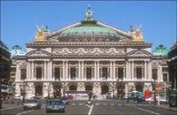 Opéra Garnier (ດ້ານໜ້າ) ຕັ້ງຢູ່ຄຸ້ມທີ ໙ ນະຄອນຫຼວງ ປາຣີ (ຮູບ : Evene)