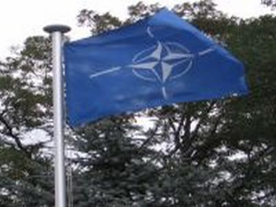ທຸງ ອັນເປັນ ສັນຍາລັກ ຂອງ ອົງການ OTAN ຫລື NATO   ຮ/ວກປດ
 


