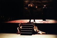 <em>Elektra</em> w reżyserii Stanislasa Nordey w Théâtre de la Colline (scena zbiorowa)Caroline Ablain