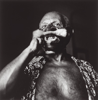 Picasso masce błazna, 1946. Fot. Robert Capa