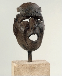 Maska Montserrat krzycząca [1938-1939]
22 x 15,5 x 12 cm© ADAGP- Coll. Centre Pompidou,Paris, Dist. RMN, fot. Bertrand Prévost