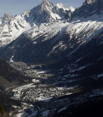 Chamonix z lotu narciarzaREUTERS/Stefano Rellandini (FRANCE)