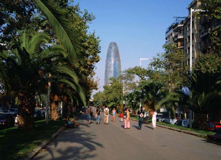 Torre Agbar - Barcelona, 1999-2005(Photo: Gaston et Septet)
