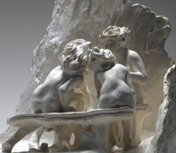 <strong>Camille Claudel, <em>Les Causeuses (Plotkarki)</em>, 1897, onyks, brąz (fragment)</strong>© musée Rodin (Photo : Ch. Baraja), © ADAGP Paris, 2008