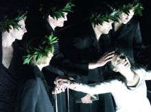 "Oresteja" Ajschylosa, reż. O. Py, Chór w "Agamemnonie", Alexandra Scicluna (Kasandra).fot. Alain Fonteray