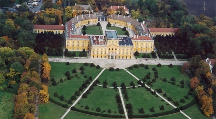 Pałac Eszterhazych, w którym Haydn żył przez 30 lat(Wikipedia)