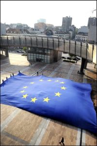 Największa flaga świata przyniesiona do PE w Brukseli przez łódzkich studentów z okazji pięciolecia wejścia Polski do UE©European Parliament/Pietro Naj-Oleari