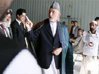 Hamid Karzai głosuje w Kabulu.(Photo: Reuters)