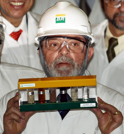  Lula da Silva, prezydent Brazylii, w fabryce produkującej etanol z trzciny cukrowej© AFP