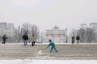 Paryski parc Carroussel pod śniegiem(Fot. Reuters)
