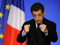 Prezydent Sarkozy oznajmił o pożyczce państwowej na specjalnej konferencji w Pałacu ElizejskimReuters