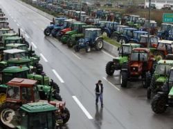 Greccy rolnicy tarasują szosy(Fot. AFP)