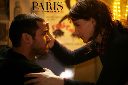 Кадр из фильма "Париж" (актеры Жюльетт Бинош и Ромен Дюрис)© Mars Distribution