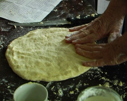 Гата - армянский пирог. Кадр из фильма.