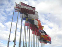 Флаги 27 стран-сленов ЕС перед зданием парламента Евросоюза в Страсбурге.Фото : Manu Pochez/RFI