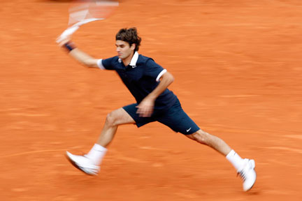 Победа швейцарца Роджера Федерера над французом Гаэлем Монфисом в полуфинале Ролан Гарроса 6 июня 2008.(Photo: Reuters)