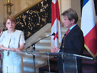 Министры иностранных дел Грузии и Франции на пресс-конференции во французском МИДе 16 июля 2008 г.RFI / И.Домбровская
