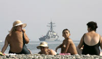 Эсминец ВМС США "Макфол" на рейде Батуми 24 августа 2008(Photo: Reuters)