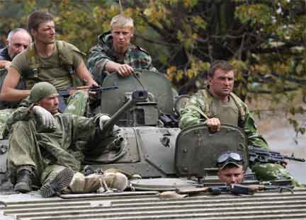 Русские военные в грузинском городе Гори 14 августа 2008 г.(Photo : REUTERS/Gleb Garanich)